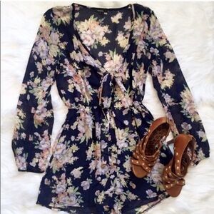 ✨Floral Romper✨ Perfect with some sneakers for summer ☀️